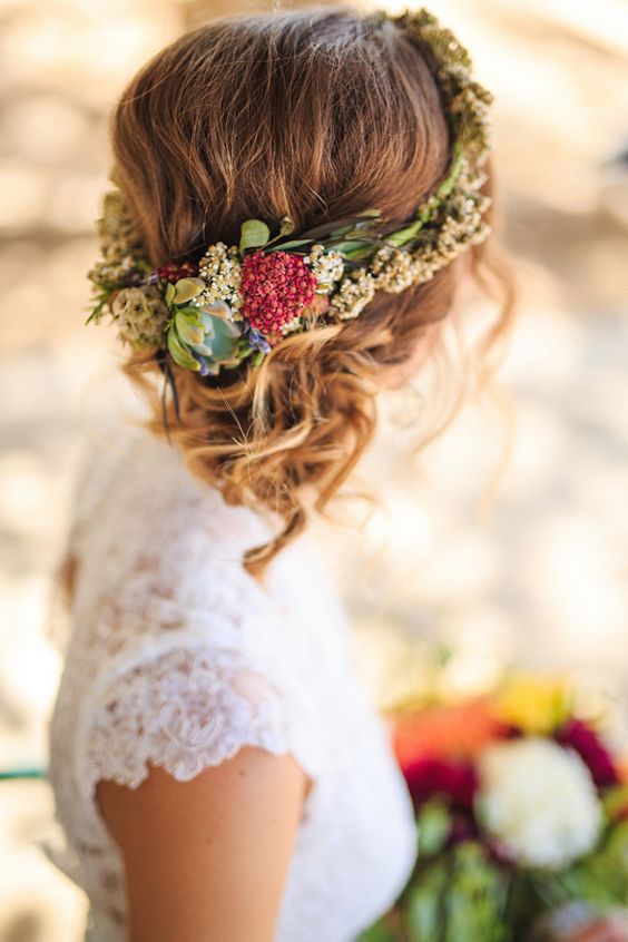 Guía para utilizar una corona de flores tu boda | Nupcias