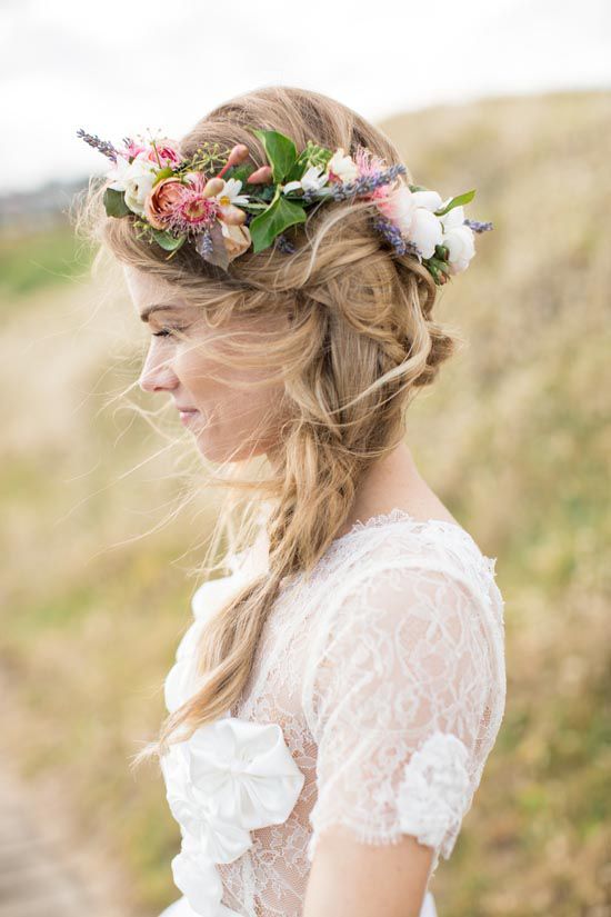 Supervivencia exótico Ajustamiento Guía para utilizar una corona de flores en tu boda | Nupcias & Bodas
