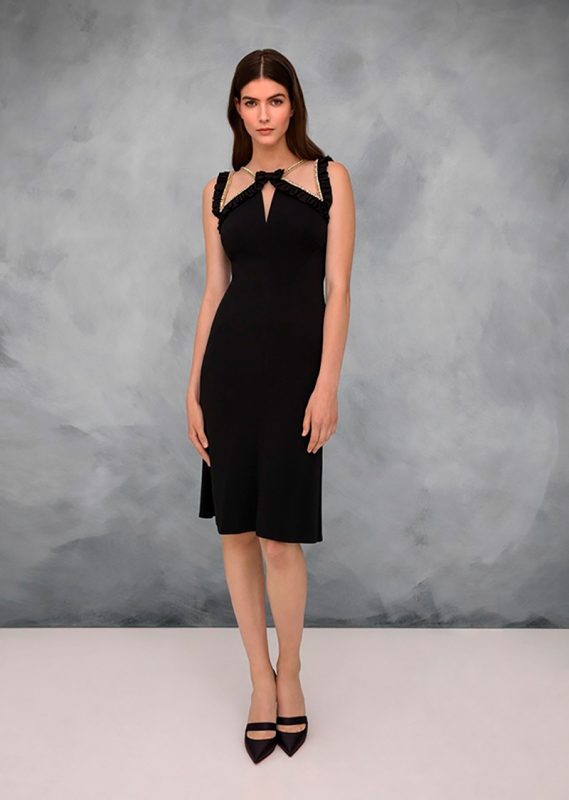 El clásico little black dress de Jenny Packham.