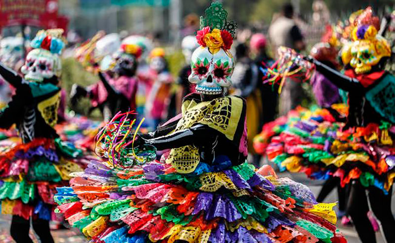 Baile en la ciudad de mexico para festejar día de muertos