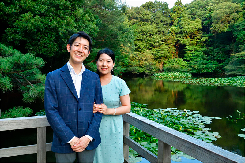 La princesa Ayako con su esposo Kei Moriya.