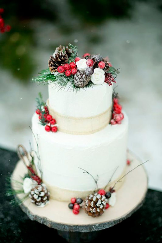 pastel con elementos invernales 