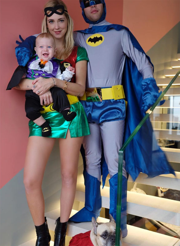 Chiara Ferragni, Fedez y su bebé Leo como Robin, Batman y Drácula.