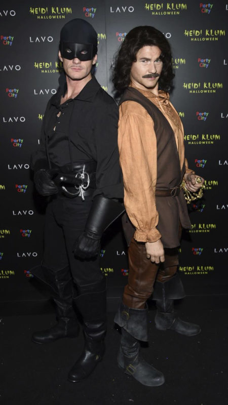 Neil Patrick Harris y David Burtka como el Zorro.