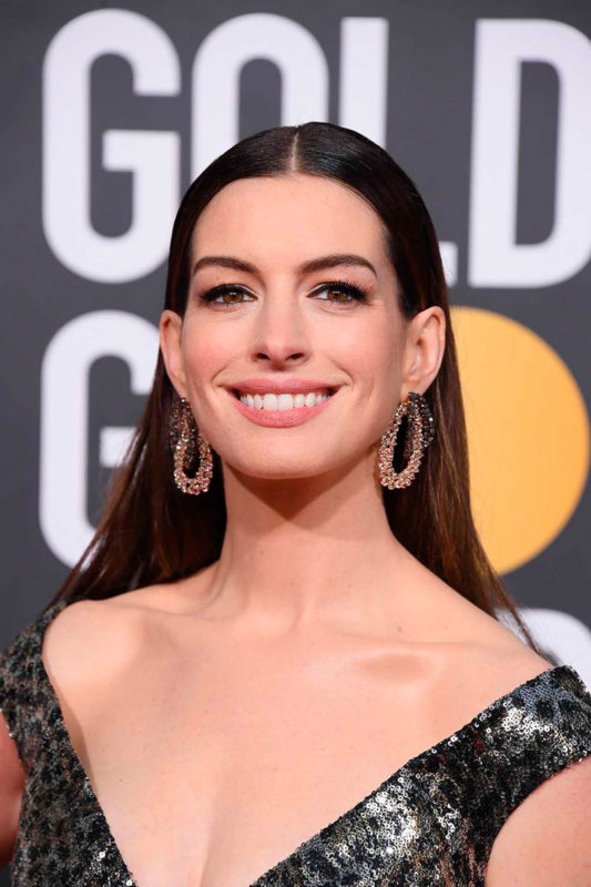 La sonrisa cautivadora de Anne Hathaway en los Golden Globes 2019.