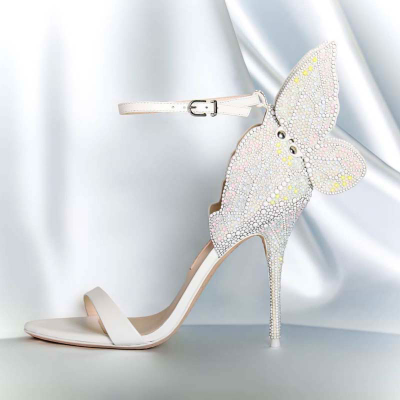 Zapatos de novia con alas de mariposa de Sophia Webster.