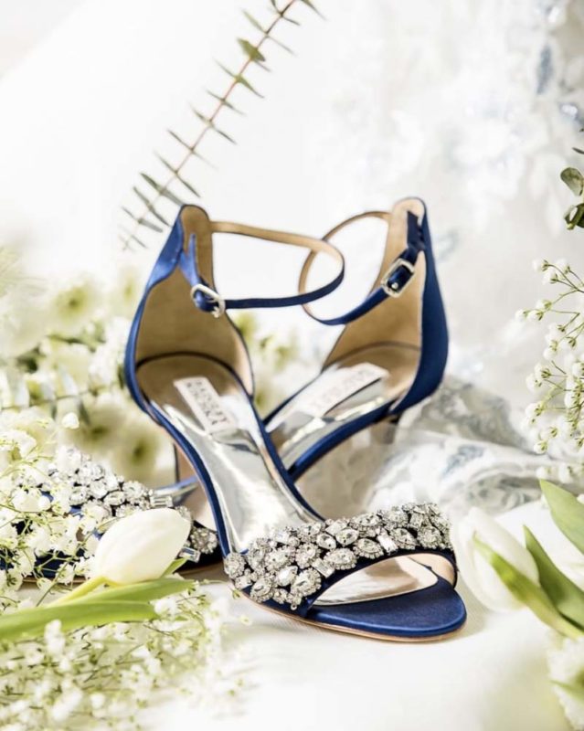 Zapatos de novia azules de Badgley Mischka.