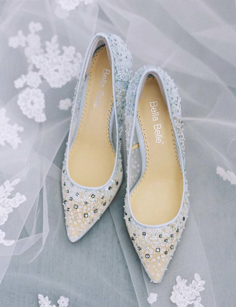 Zapatos de novia azul claro de Bella Belle Shoes.