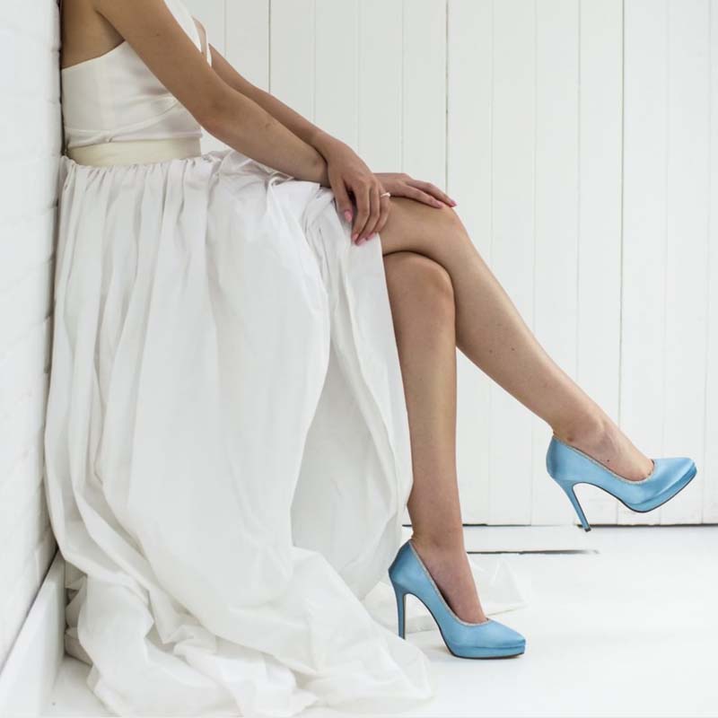 Zapatos de novia altos azules de Bella Belle Shoes.