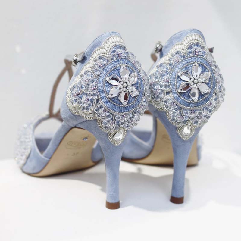 Zapatos de novia azul claro de Emmy London.