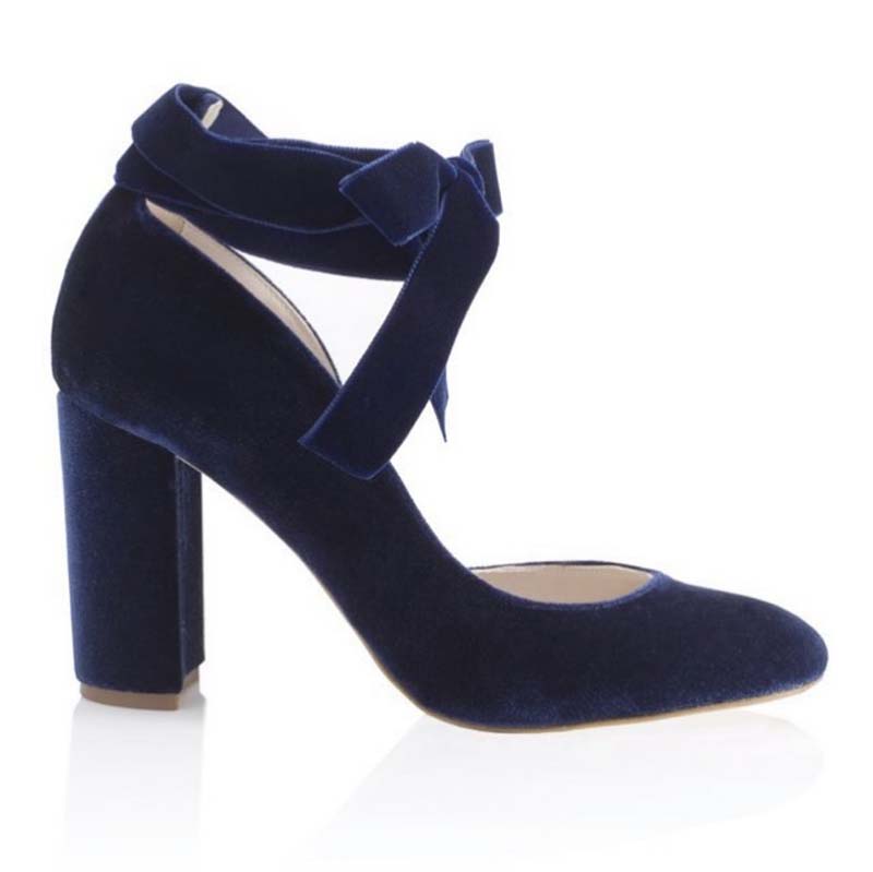 Zapatos de tacón ancho azules de Harriet Wilde Shoes.