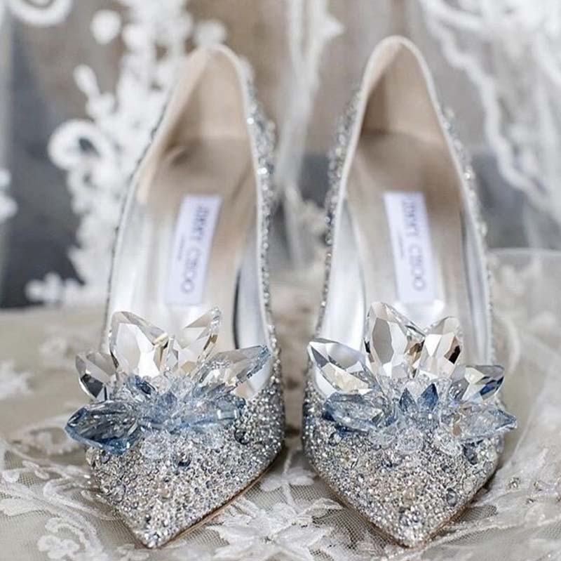 Zapatos de novia con cristales de Jimmy Choo.