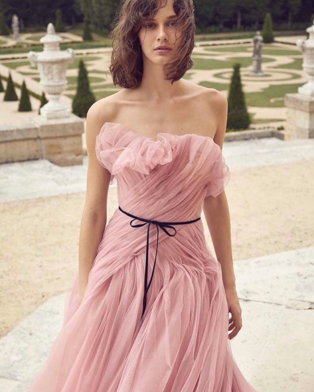 Monique lhuillier vestido dama de honor rosa.