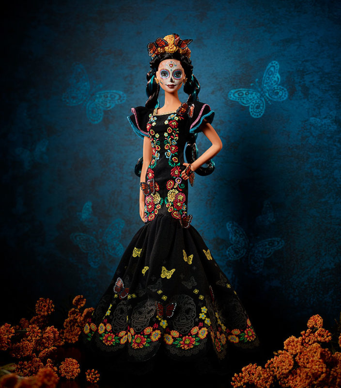Barbie rinde homenaje a México con Barbie Día de muertos.