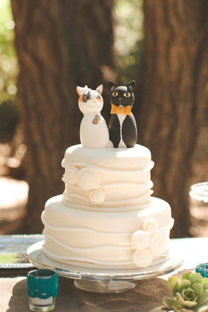 Gatos en pastel de bodas.