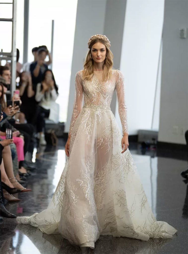 Más de 50 vestidos de novia con transparencias que te encantarán