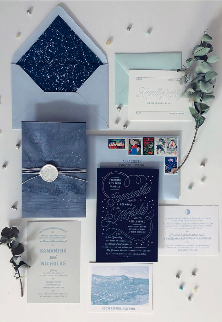 Invitaciones de boda en classic blue el color Pantone 2020.