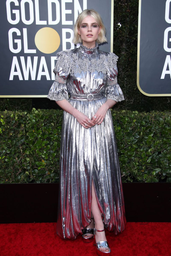 Lucy Boyton / Louis Vuitton en los Golden Globes 2020.
