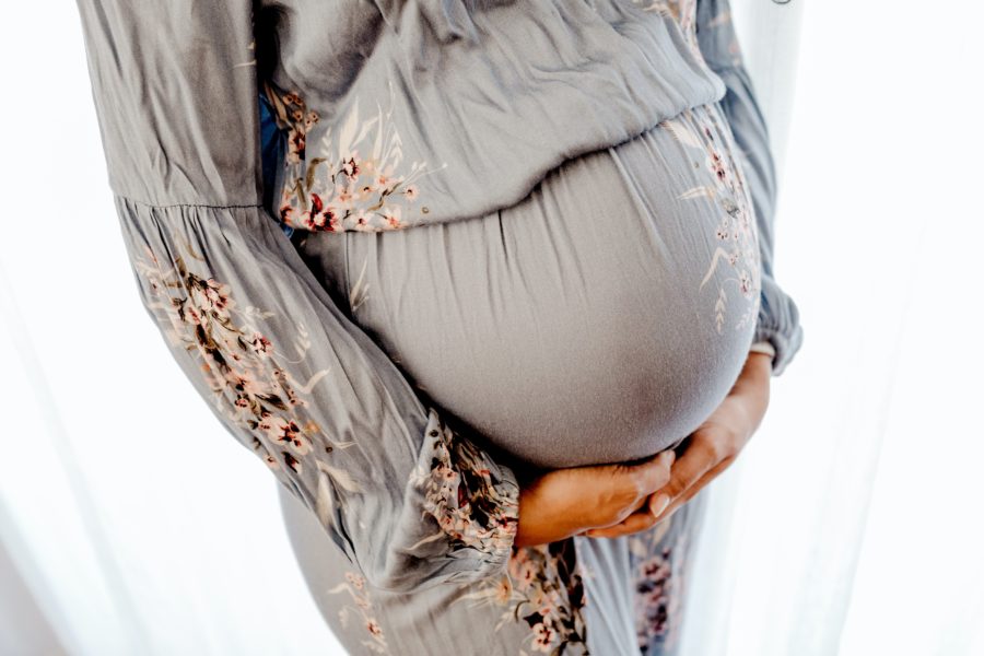 Mujeres embarazadas son nuevo grupo prioritario para vacunación contra Covid-19